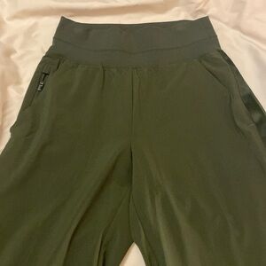 Athleta Size 0 Nolita Slim Tapered Crop Pant Aspen Olive Green Stretch like new